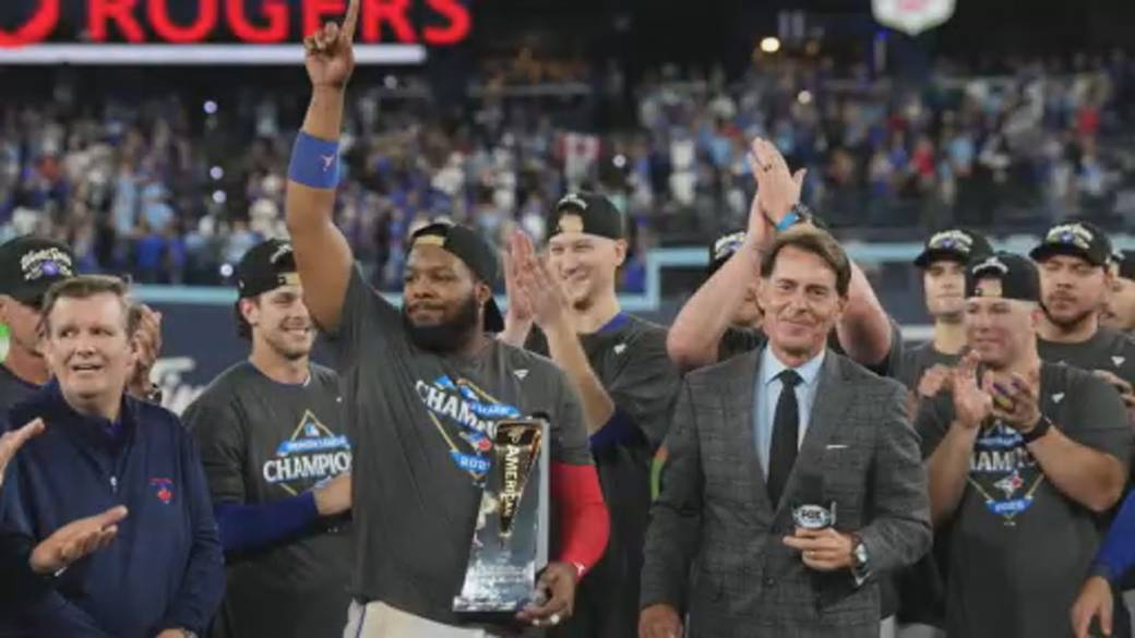 Click to play video: 'Toronto Blue Jays heading to first World Series since 1993'