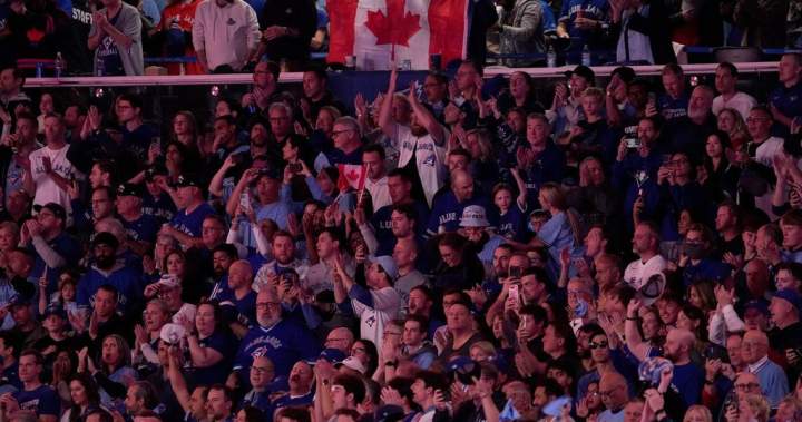 Blue Jays fans’ Canadian kindness on display