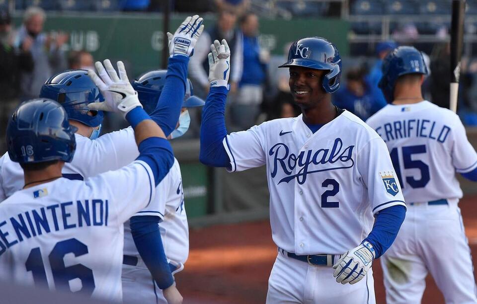 Former Royals Gold Glove outfielder announces retirement from MLB at age of 34