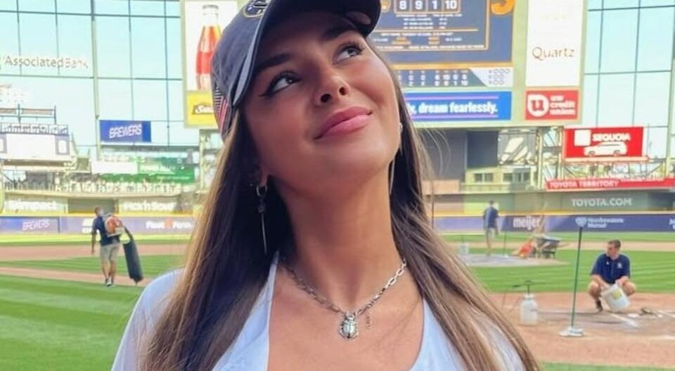 Female Milwaukee Brewers Fan Is Causing Major Stir On The Field & In The Stands With Her Jaw-Dropping Friends & Their Risky Outfits [PHOTOS]