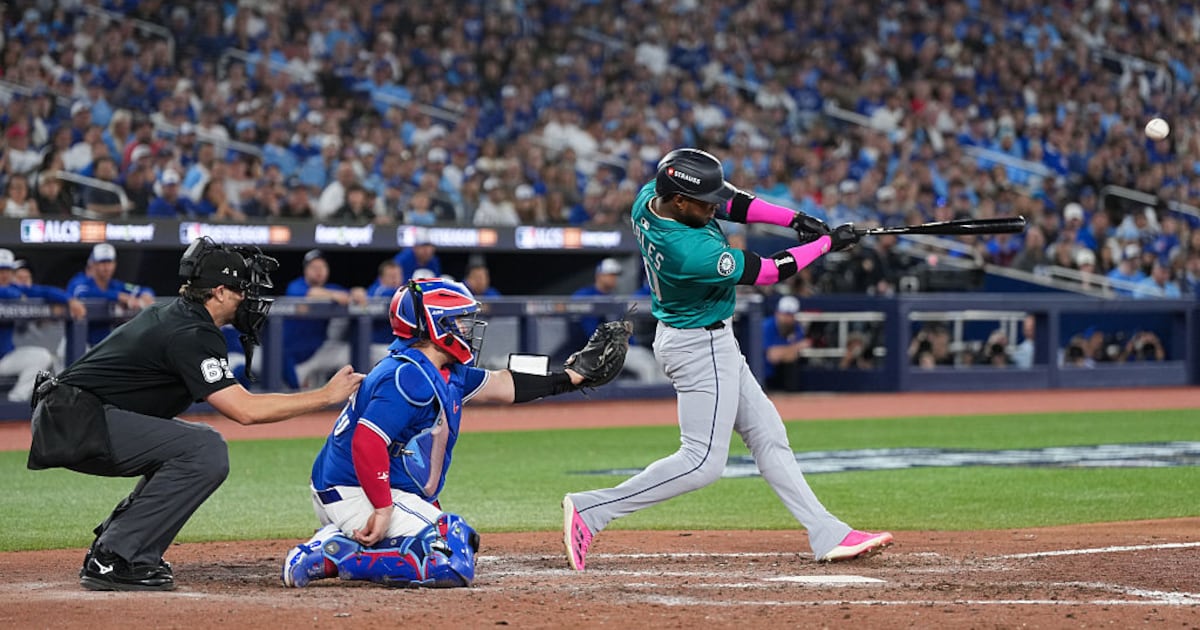 MLB postseason up big after LDS round; Toronto Blue Jays drawing strong TV audience in Canada