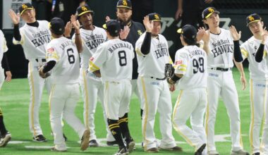 Hawks aim to bring energy from Japan Series blowout to Koshien