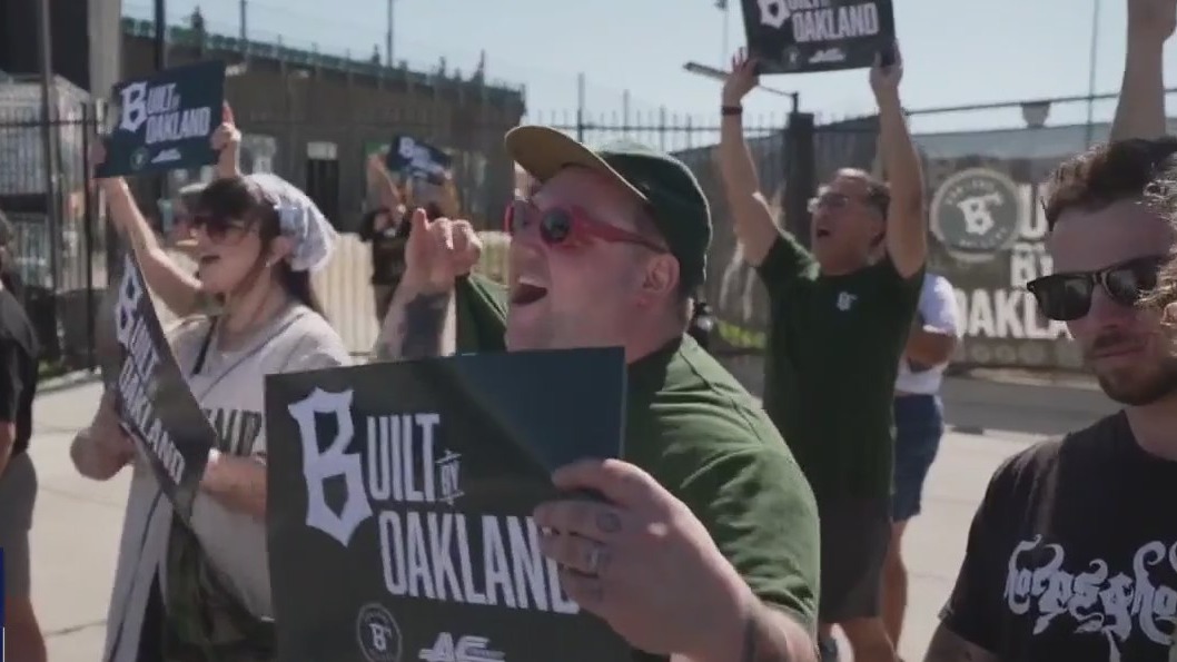 Victory parade celebrates Oakland Ballers championship win, citys first baseball title since 1989