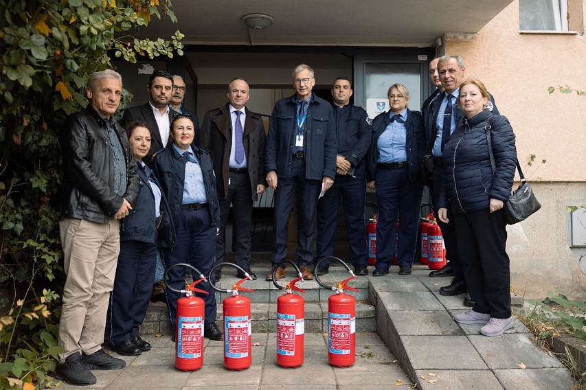 NPB places fire extinguishers at the entrances of residential buildings – Indeksonline.net