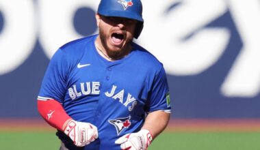 Kirk hits 2 homers, including 1st career slam, as Blue Jays rout Rays 13-4 to clinch AL East title | National Sports