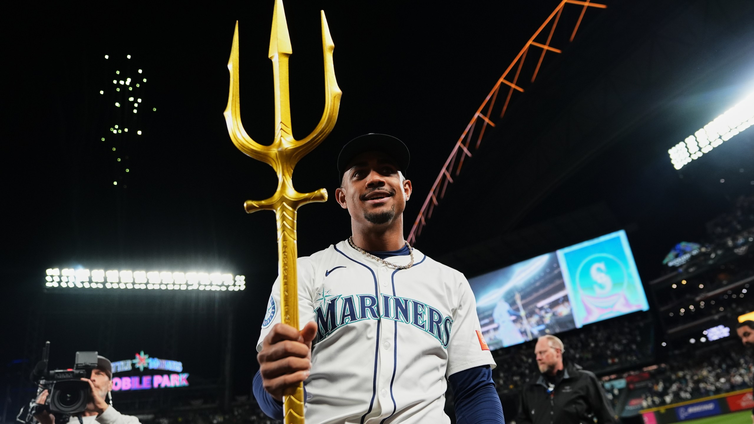 Julio Rodríguez lifts Mariners over Tigers 3-2, Seattle takes Game 2 of ALDS to even series | NEWS10 ABC