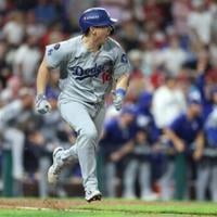 Dodgers hold off Phillies, Brewers on the brink | National