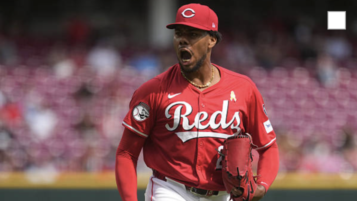 Offseason question No. 1: Should the Reds trade Hunter Greene for a bat? | 700WLW