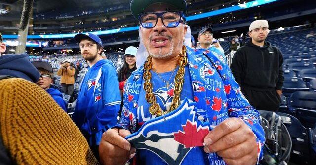Toronto Blue Jays fans hoping to see 2-game lead in World Series | National Sports