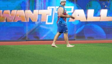 Toronto's Schneider skips shoes a day before playing for title | Sports