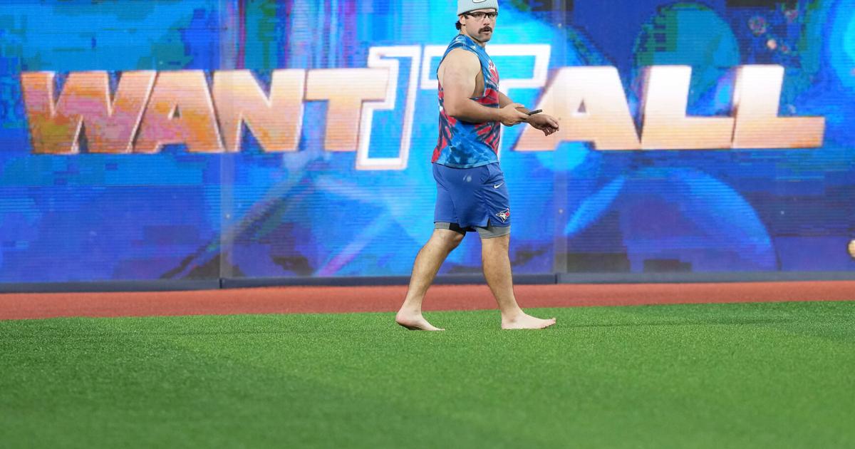 Toronto's Schneider skips shoes a day before playing for title | Sports