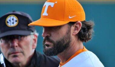 Tennessee baseball coach Tony Vitello finalizing a deal with Giants