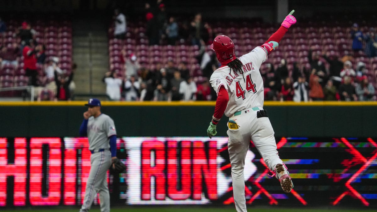 Elly De La Cruz uses torpedo bat and hits 2 home runs vs Texas Rangers