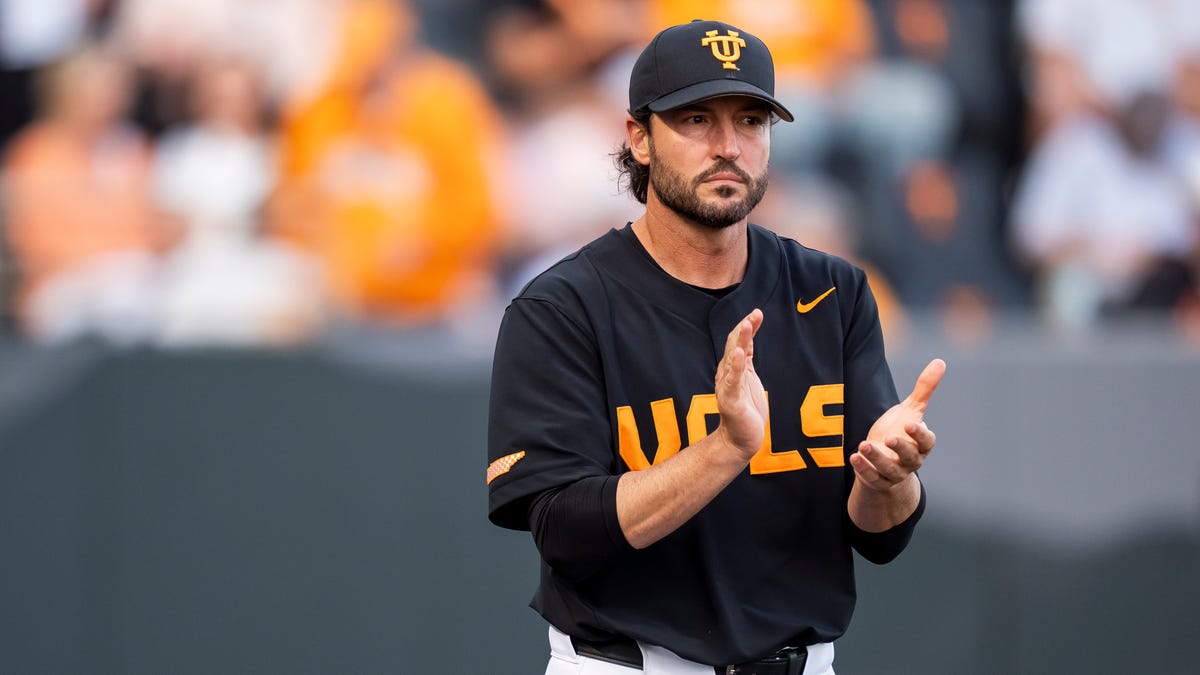 Tony Vitello at Tennessee baseball practice Monday amid Giants pursuit