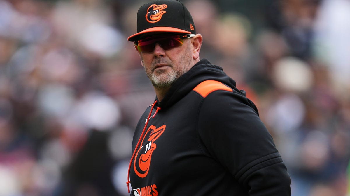 Orioles hire Cleveland assistant Albernaz as manager