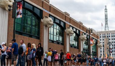 Tigers ticket prices for Game 3 vs Mariners in ALDS of playoffs