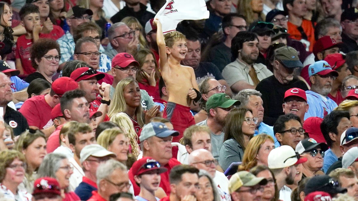 Cincinnati Reds reach highest attendance levels since 2015, per report