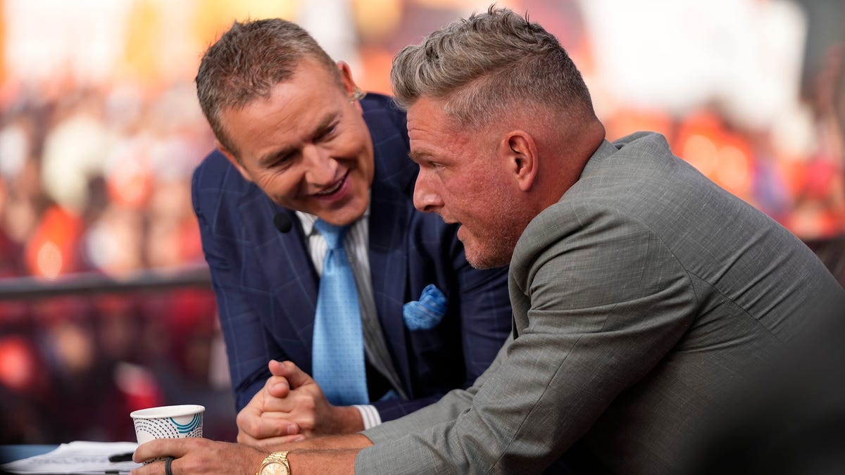Pat McAfee 'dunks' on Reds' playoff loss, Kirk Herbstreit on ESPN show