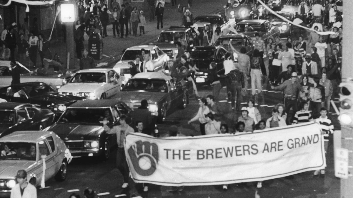 Fans celebrated Milwaukee Brewers' 1982 World Series run with parades