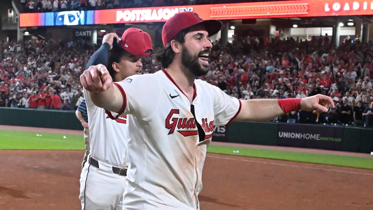 Austin Hedges re-signs with Cleveland Guardians for 2026