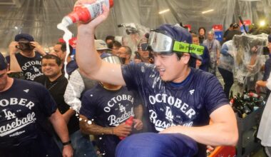 Dodgers sweep Reds; Yankees, Padres stay alive