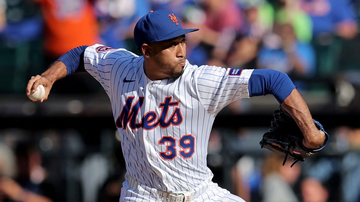 Which Mets are free agents and who's under control before 2026 season