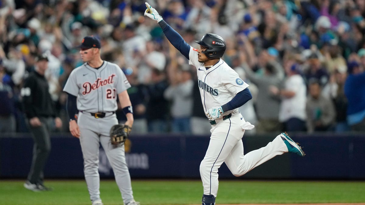 Tigers bullpen blows momentum in 3-2 loss to Mariners in Game 2