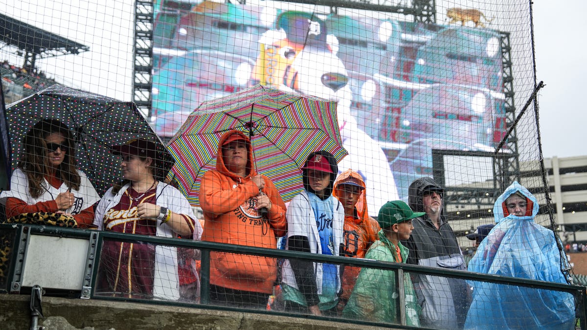 ALDS Game 3 starts 3 hours late