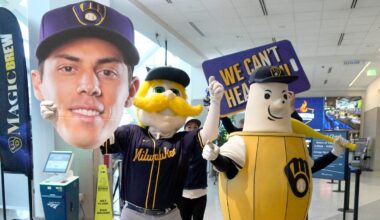 Milwaukee Brewers fans head to Chicago on Amtrak train for playoff game against the Cubs - Milwaukee Journal Sentinel