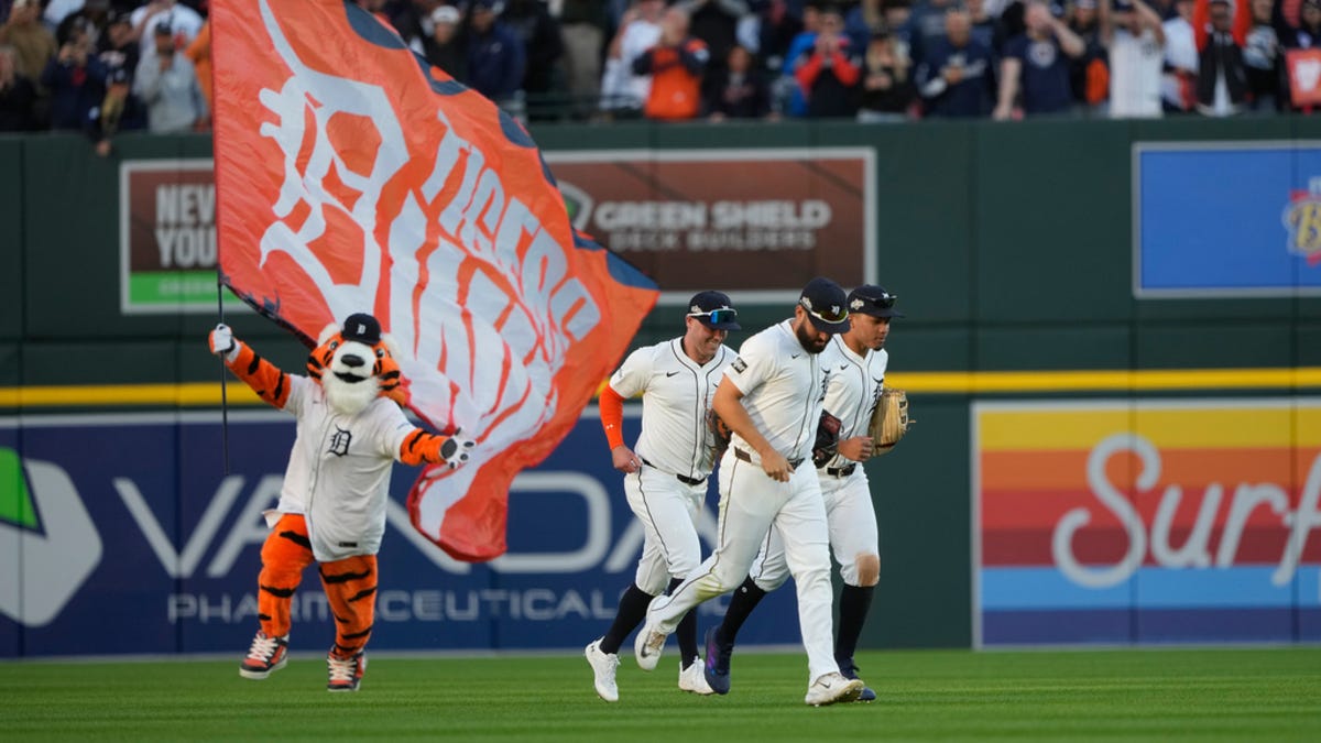Detroit Tigers vs. Seattle Mariners in Game 5 of AL Division Series