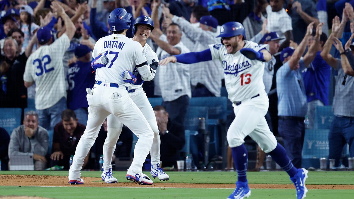 MLB playoff bracket with ALCS, NLCS schedules, scores