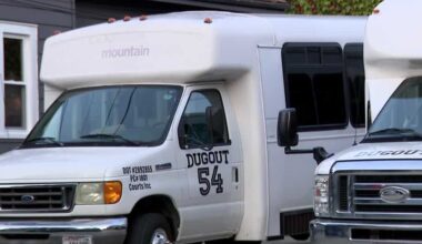 Milwaukee bars prepare for Brewers' first-ever postseason series against Cubs