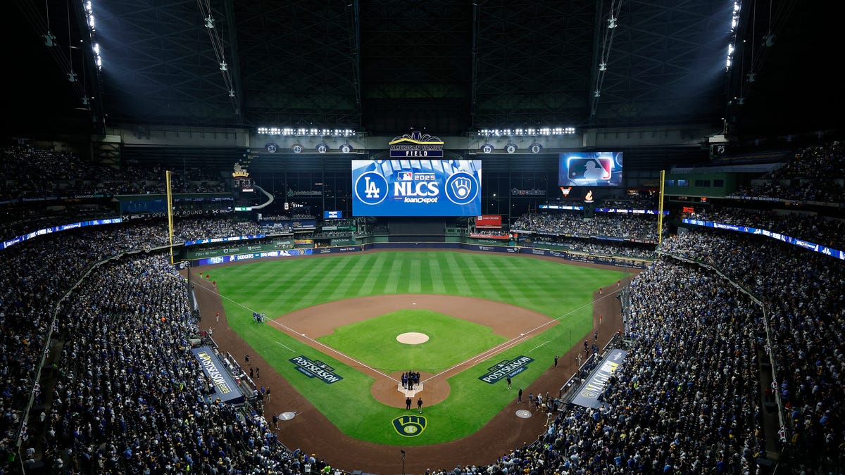 Milwaukee Brewers ban both fans at center of 'call ICE' remark