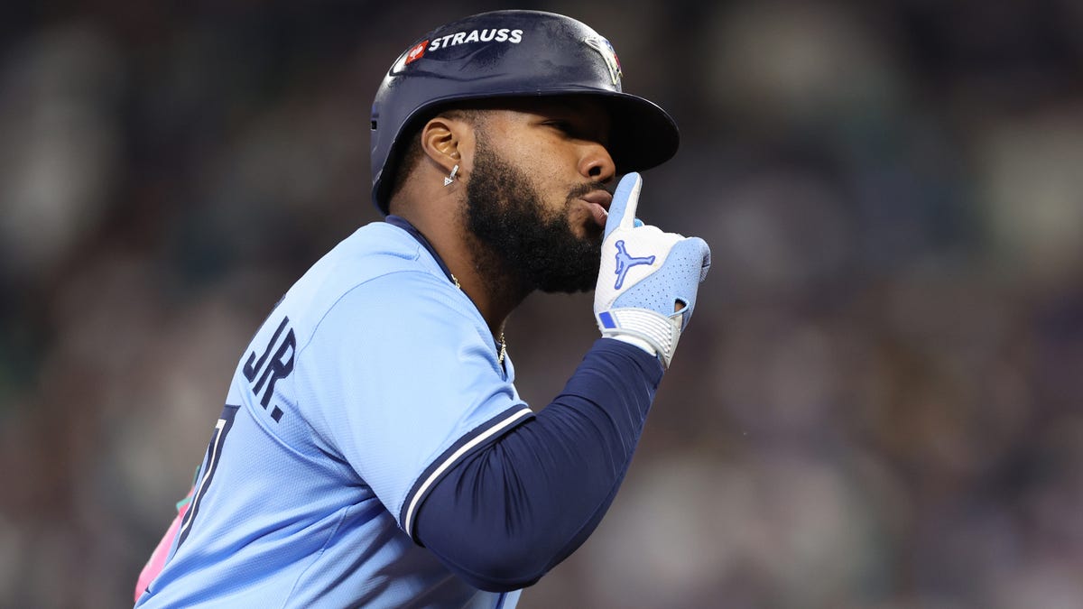 Blue Jays bash Mariners in ALCS Game 4 to tie MLB playoffs: Highlights