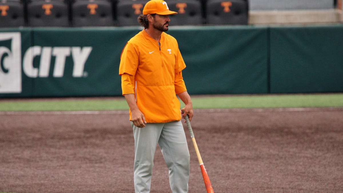 How much does Tony Vitello owe Tennessee after leaving for Giants?