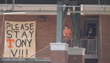 How Tennessee baseball fans responded to Tony Vitello saga with Giants