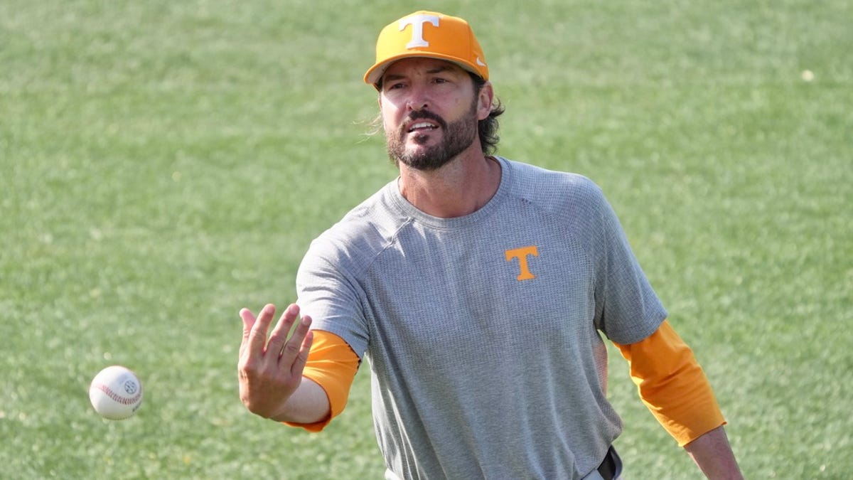 Tony Vitello explains decision to leave Tennessee baseball for Giants