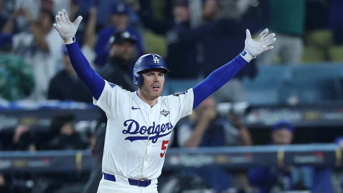 What time did Dodgers Game 3 end vs Blue Jays in World Series?