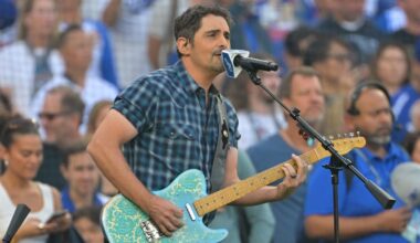 Brad Paisley sang national anthem at 4 extra-inning World Series games