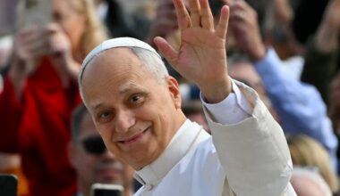 White Sox fan Pope Leo XIV was jokingly given Cubs jersey at the Vatican