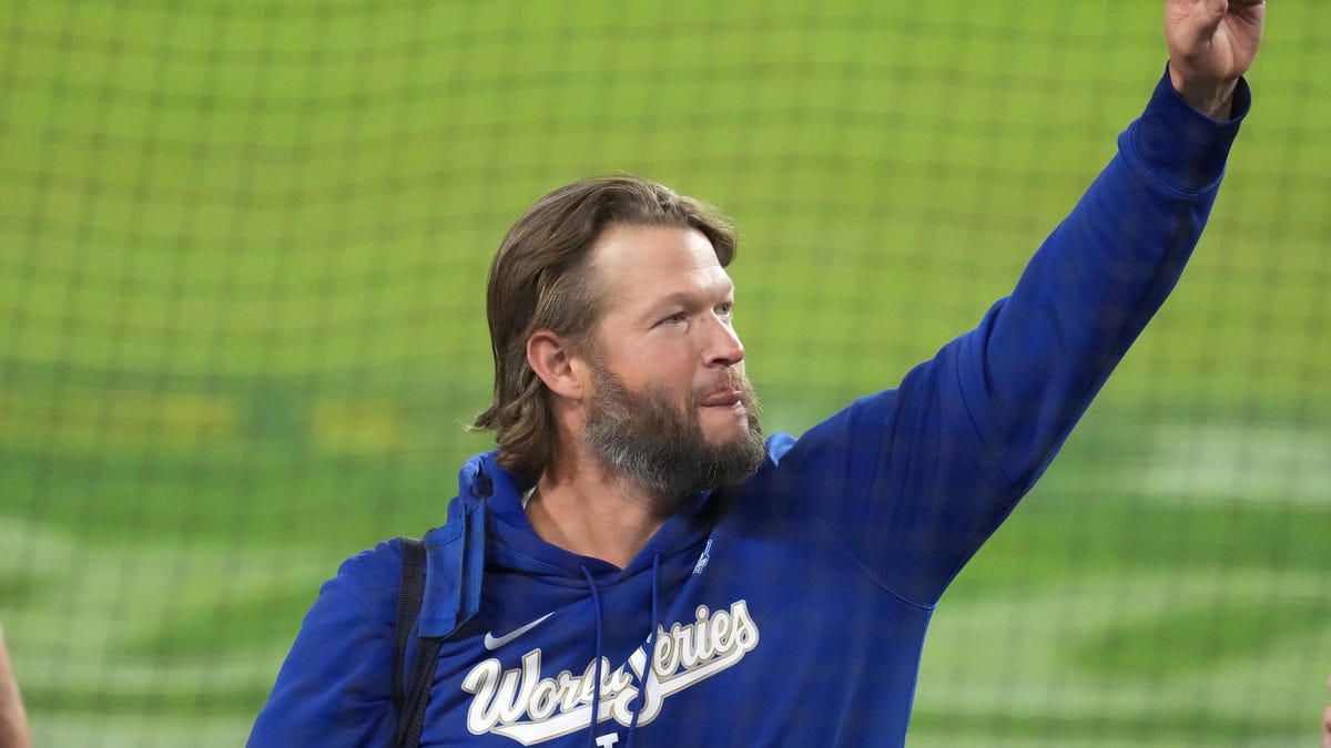 Watch Clayton Kershaw's final goodbye to Dodger Stadium