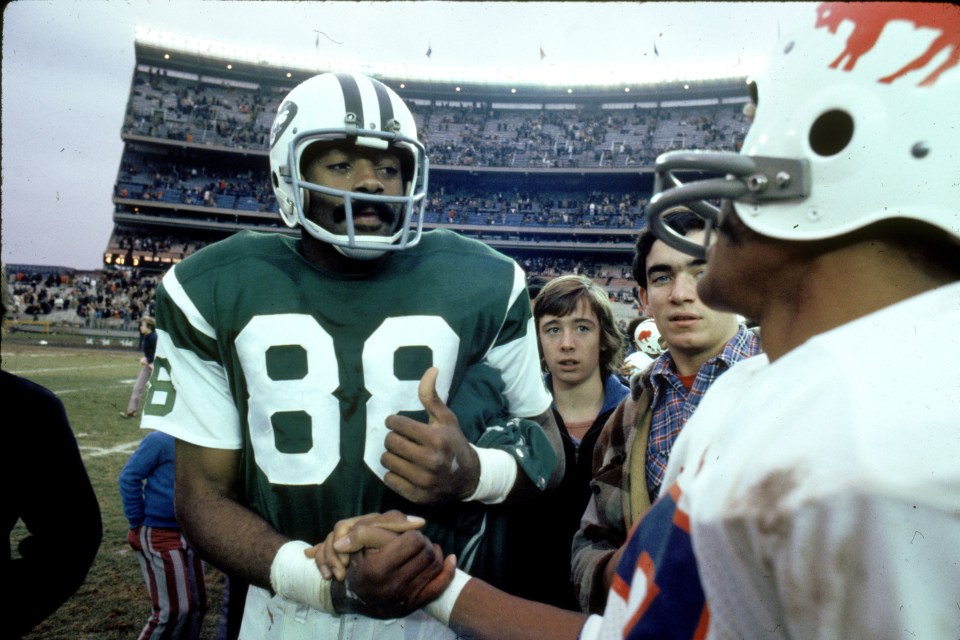 Wide receiver Rich Caster #88 of the New York Jets  shakes hands with running back O.J. Simpson #32 of the Buffalo Bills at Shea Stadium on November 12, 1972