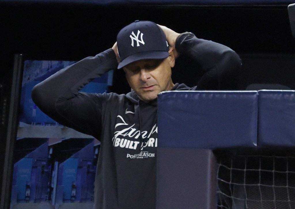 Aaron Boone reacts dejectedly after the final out in the Yankees' 5-2, season-ending loss to the Blue Jays on Oct. 8, 2025.