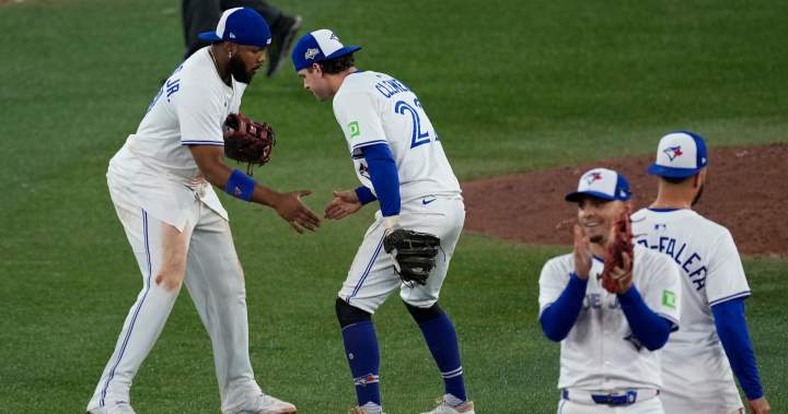 Toronto Blue Jays: City puts on outdoor screening for pivotal Game 7 against Mariners - Toronto