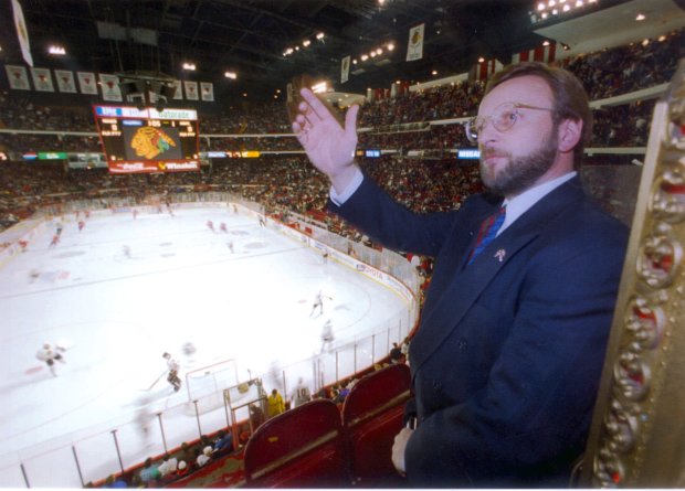 Wayne Messmer sings the national anthem before a Chicago Blackhawks-St. Louis Blues match on April 8, 1994 at Chicago Stadium. Hours later, he became a gunshot victim. (Charles Cherney/Chicago Tribune)