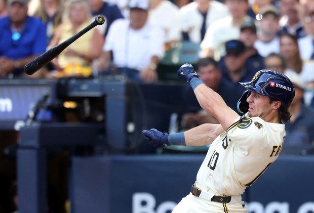 Milwaukee Brewers right fielder Sal Frelick (10) loses his grip...