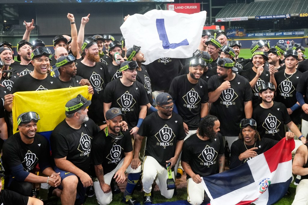Trolling Chicago Cubs with 'L' flag backfires on Brewers