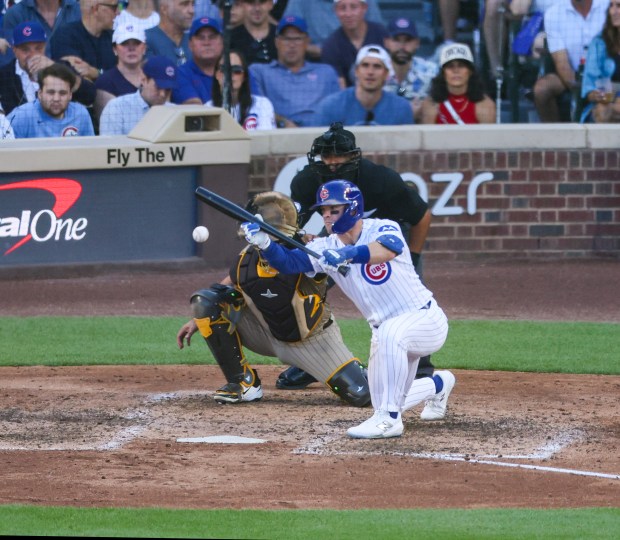 Chicago Cubs third baseman Matt Shaw moves baserunner Dansby Swanson...
