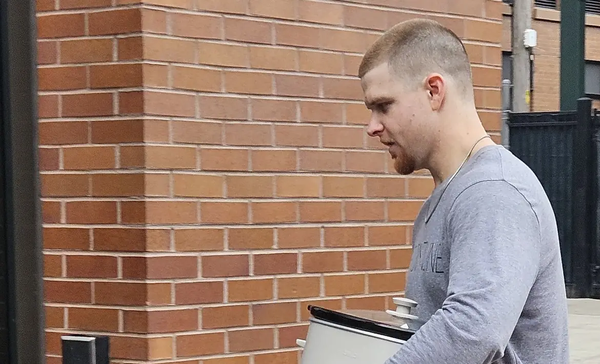 Cade Horton Preparing for Offseason Slow Cook with Crock Pot, Bakeware -