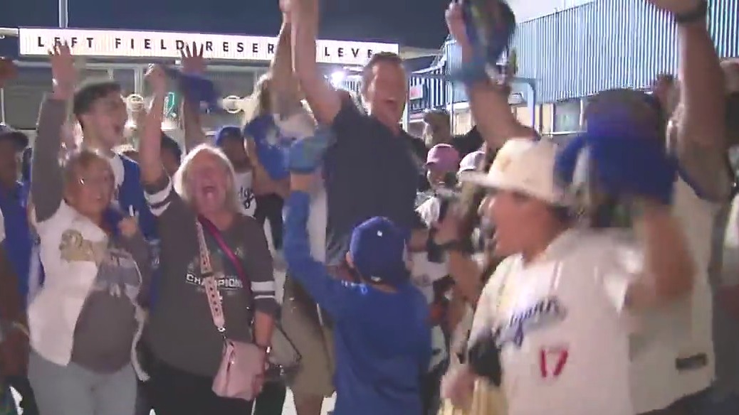 Fans celebrate Dodgers advancing to NLDS